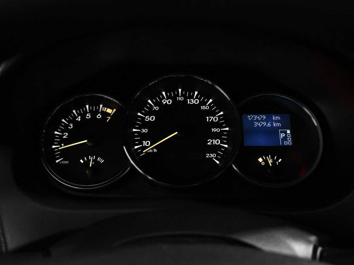 Renault Megane с пробегом — 2011 год. Фото: #19