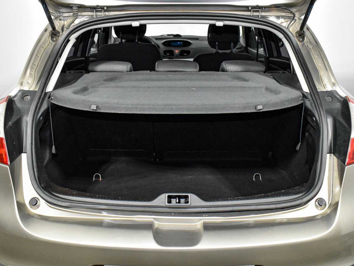 Renault Megane с пробегом — 2011 год. Фото: #20