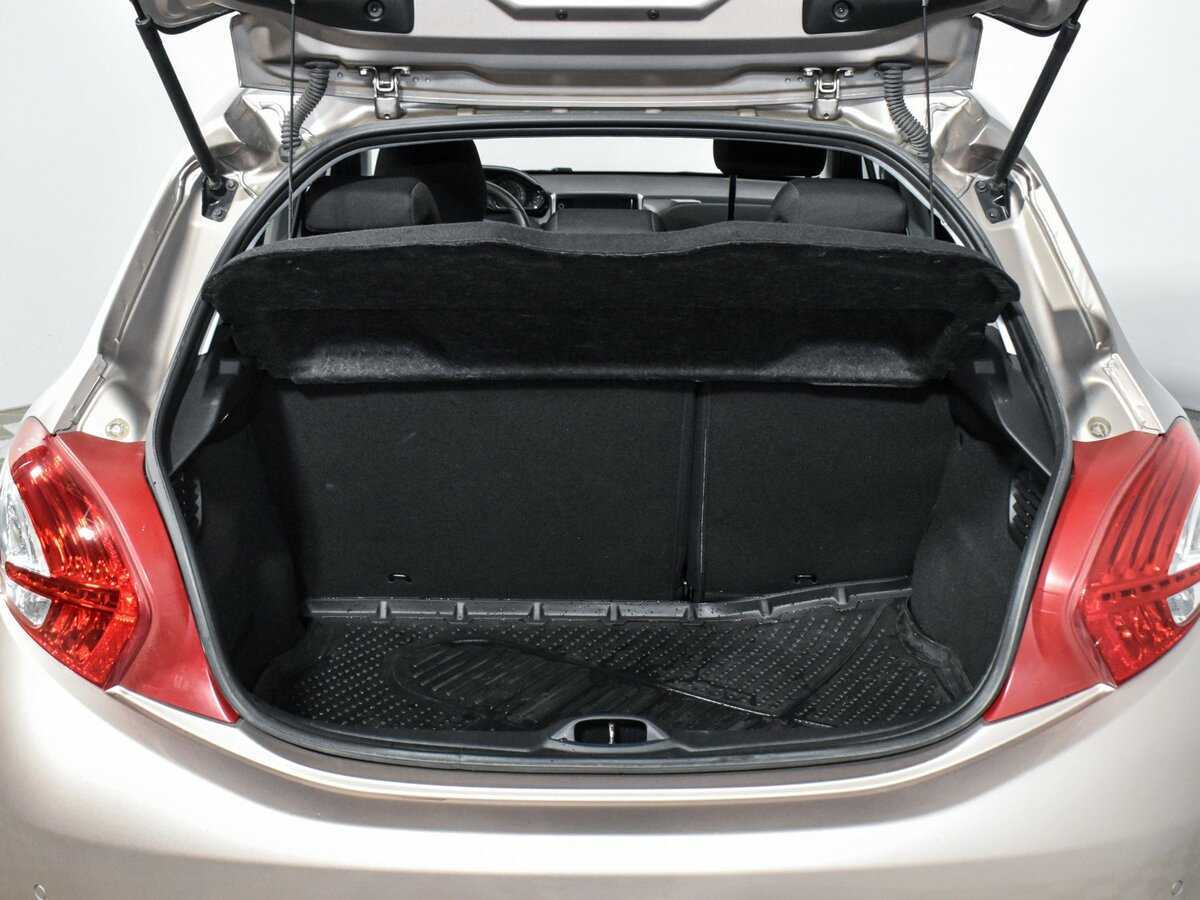 Peugeot 208 с пробегом — 2014 год. Фото: #21