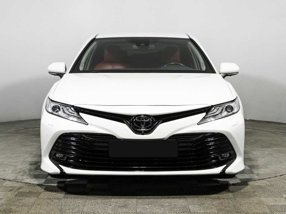 Toyota Camry с пробегом — 2019 год. Фото: #1
