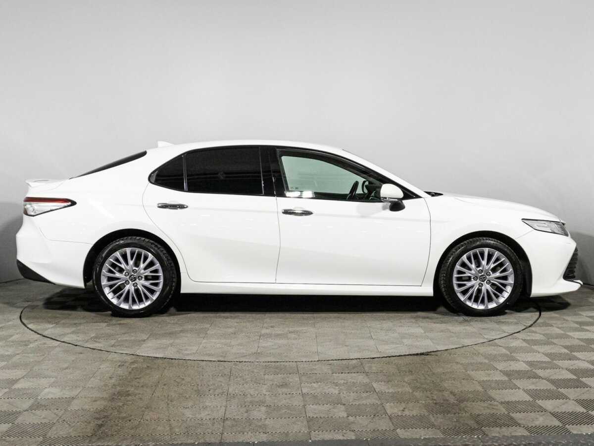 Toyota Camry с пробегом — 2019 год. Фото: #3