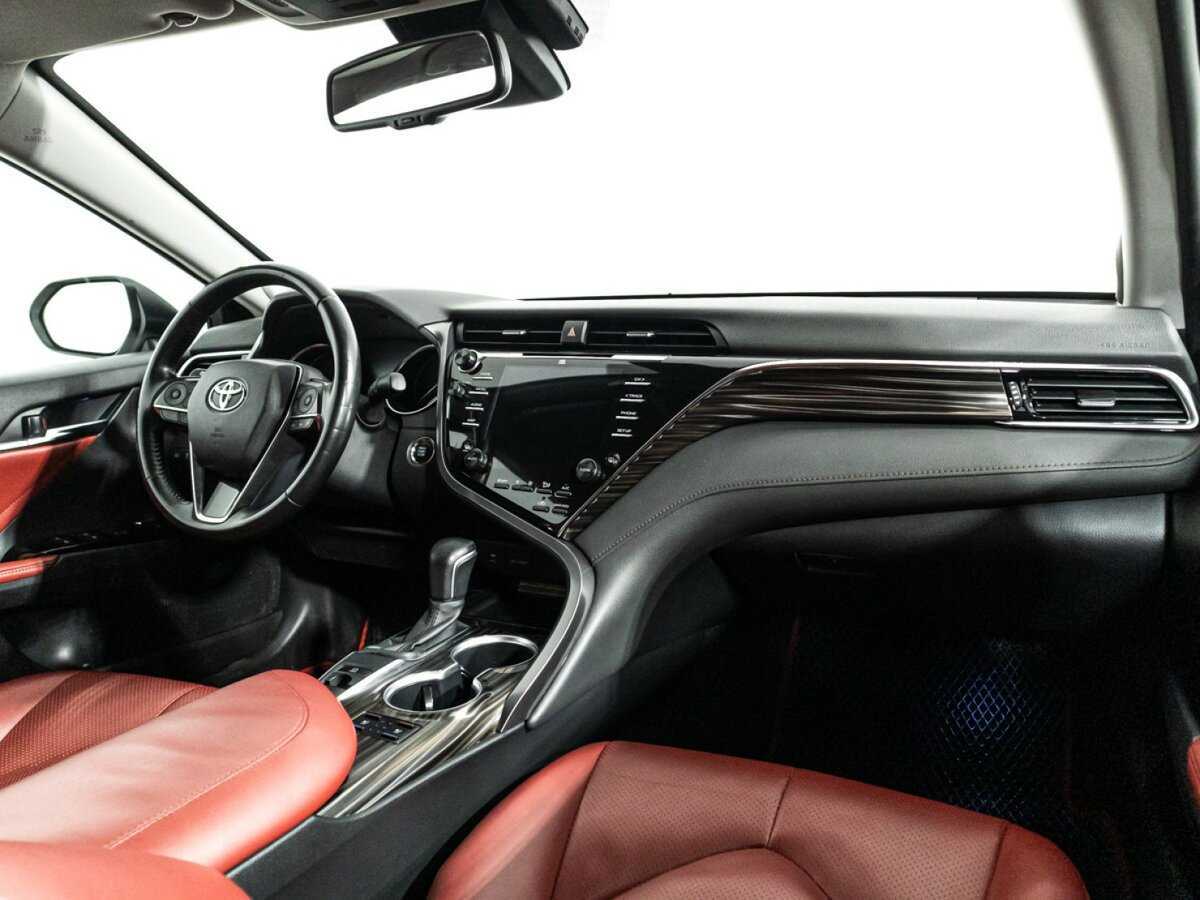 Toyota Camry с пробегом — 2019 год. Фото: #8