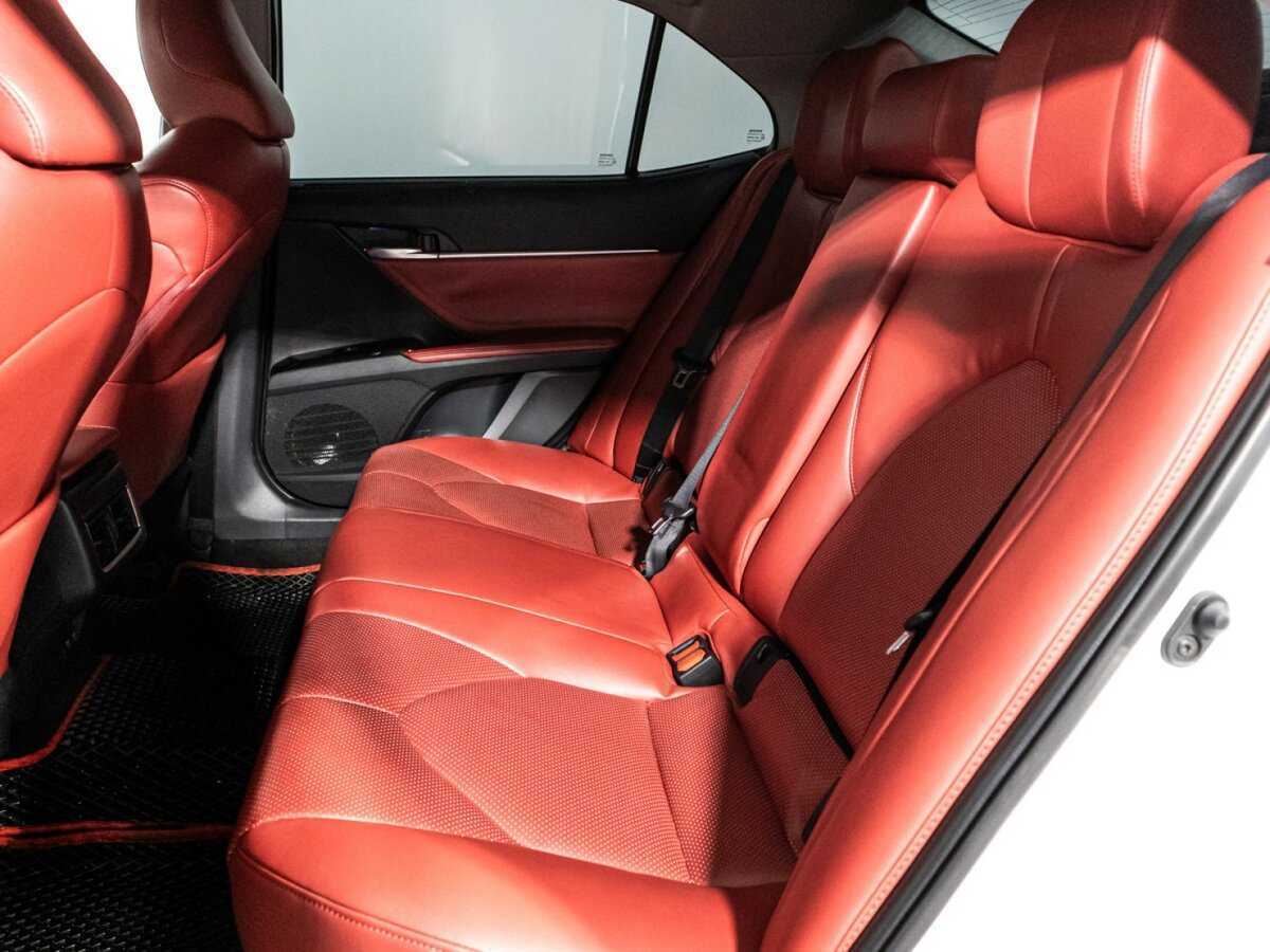 Toyota Camry с пробегом — 2019 год. Фото: #9