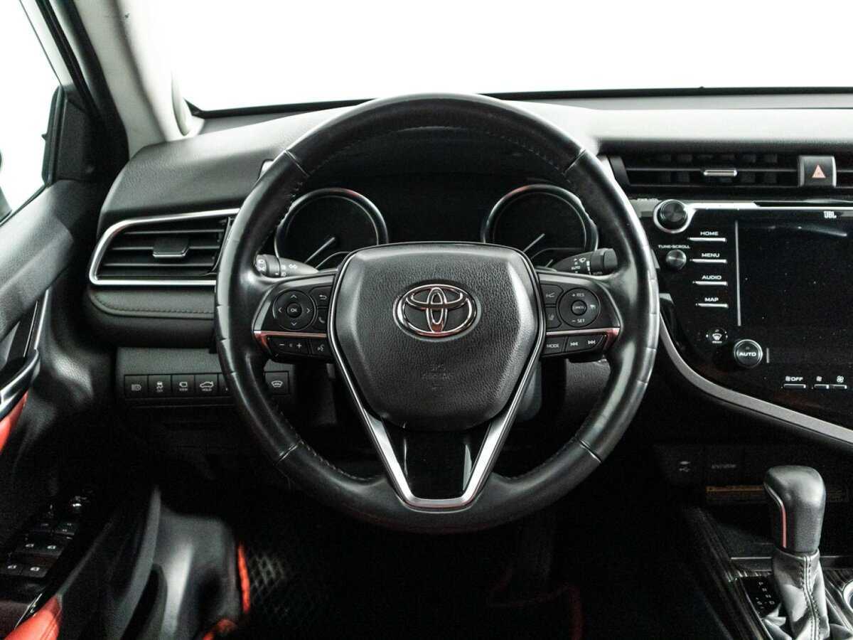 Toyota Camry с пробегом — 2019 год. Фото: #23