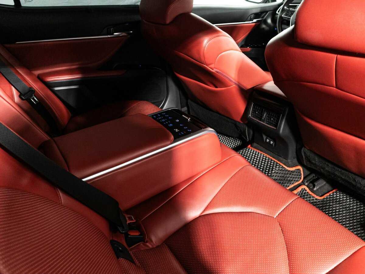 Toyota Camry с пробегом — 2019 год. Фото: #25