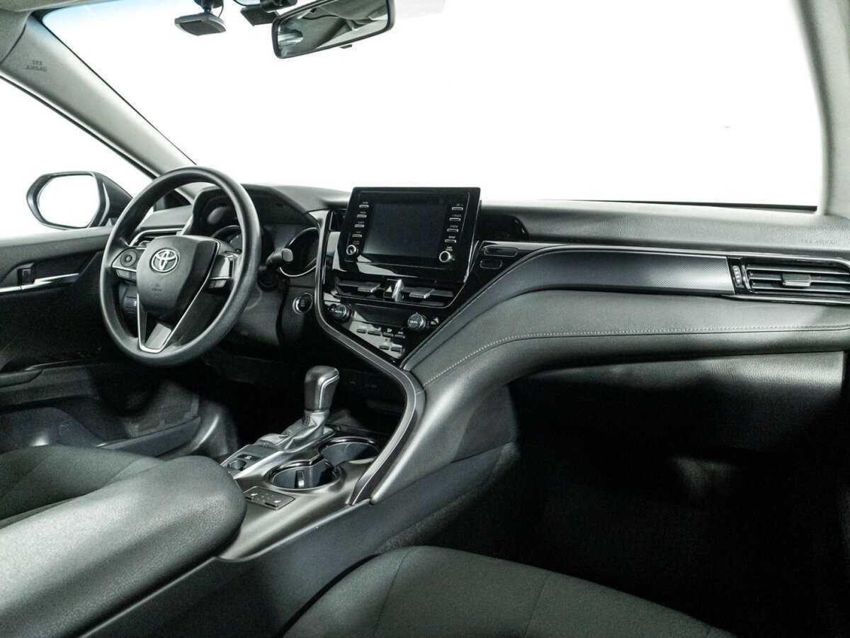 Toyota Camry с пробегом — 2021 год. Фото: #8