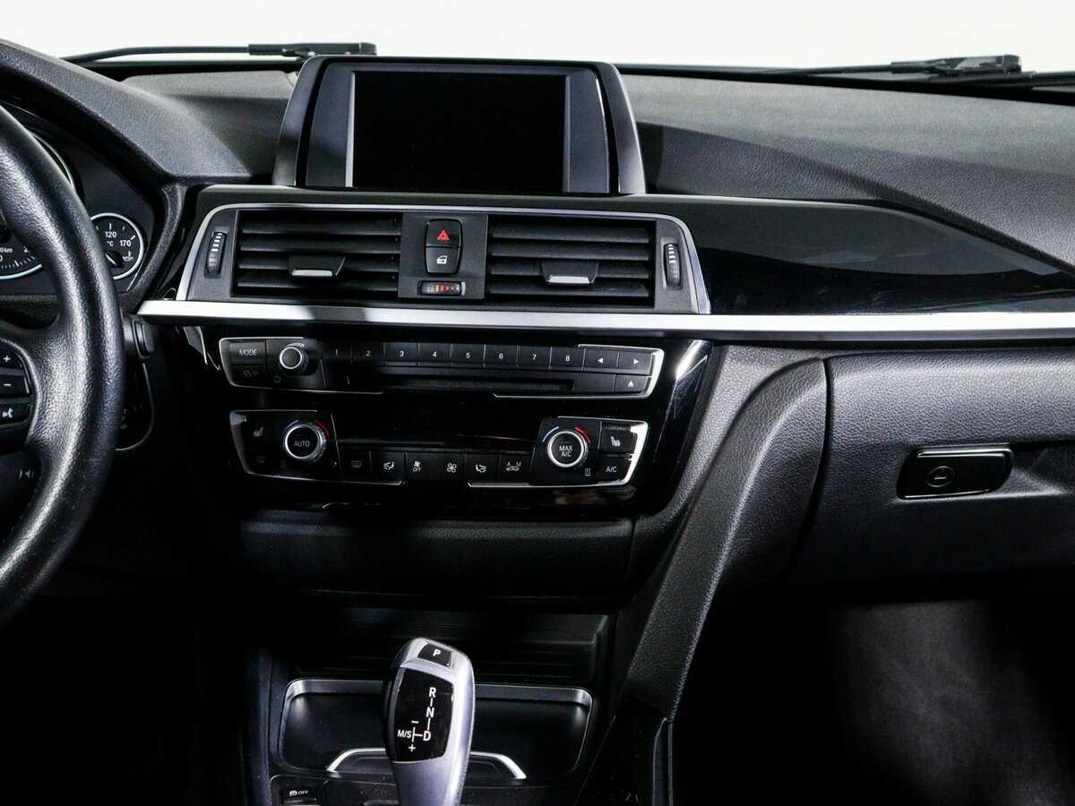 BMW 3 серии с пробегом — 2015 год. Фото: #10