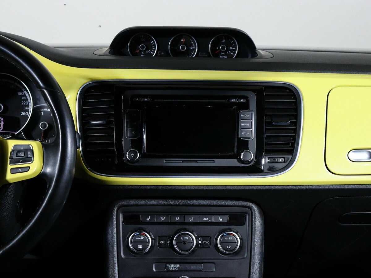 Volkswagen Beetle с пробегом — 2014 год. Фото: #12