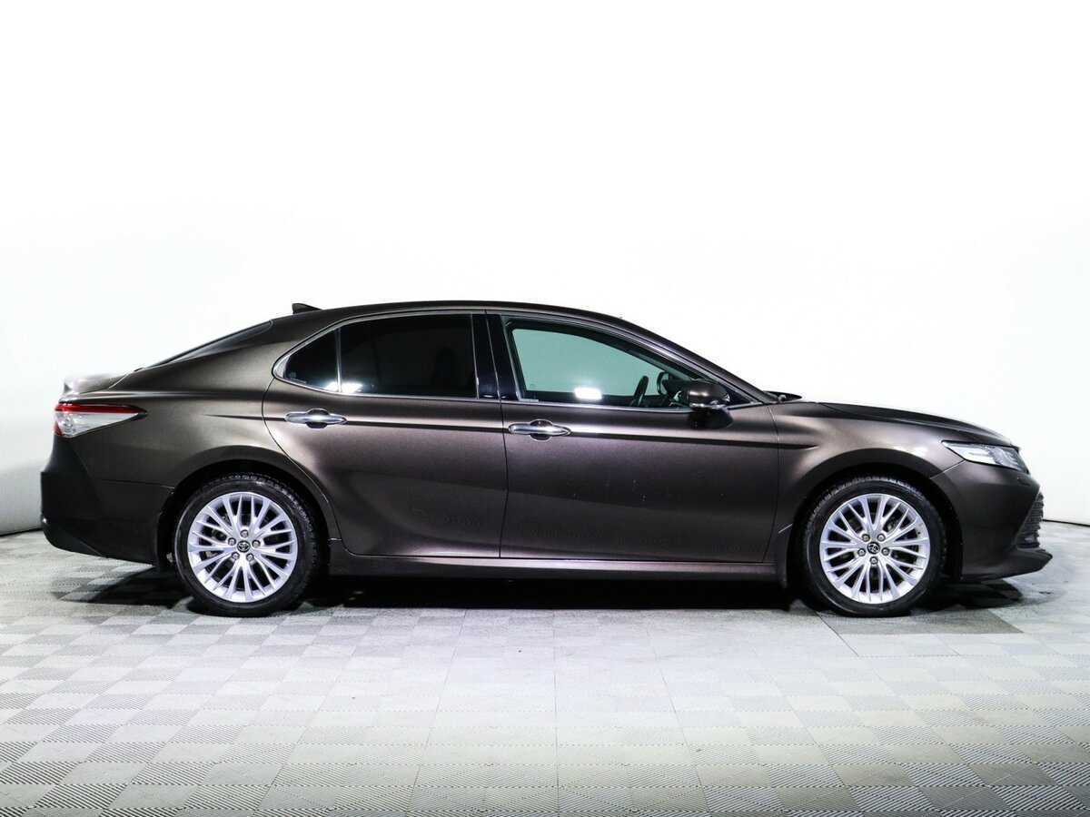 Toyota Camry с пробегом — 2018 год. Фото: #3