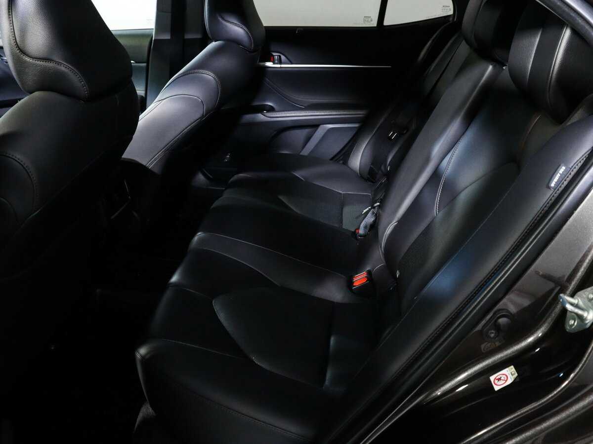 Toyota Camry с пробегом — 2018 год. Фото: #6