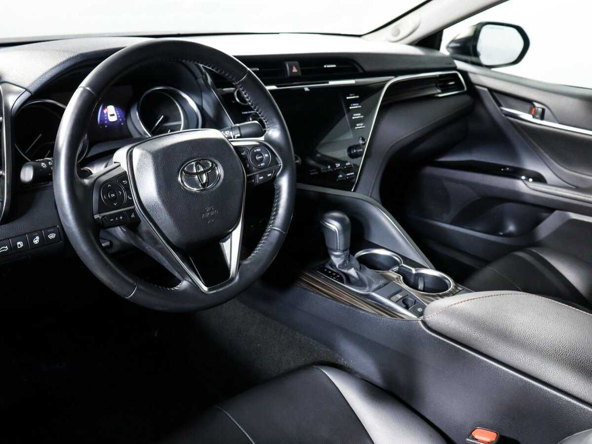 Toyota Camry с пробегом — 2018 год. Фото: #10