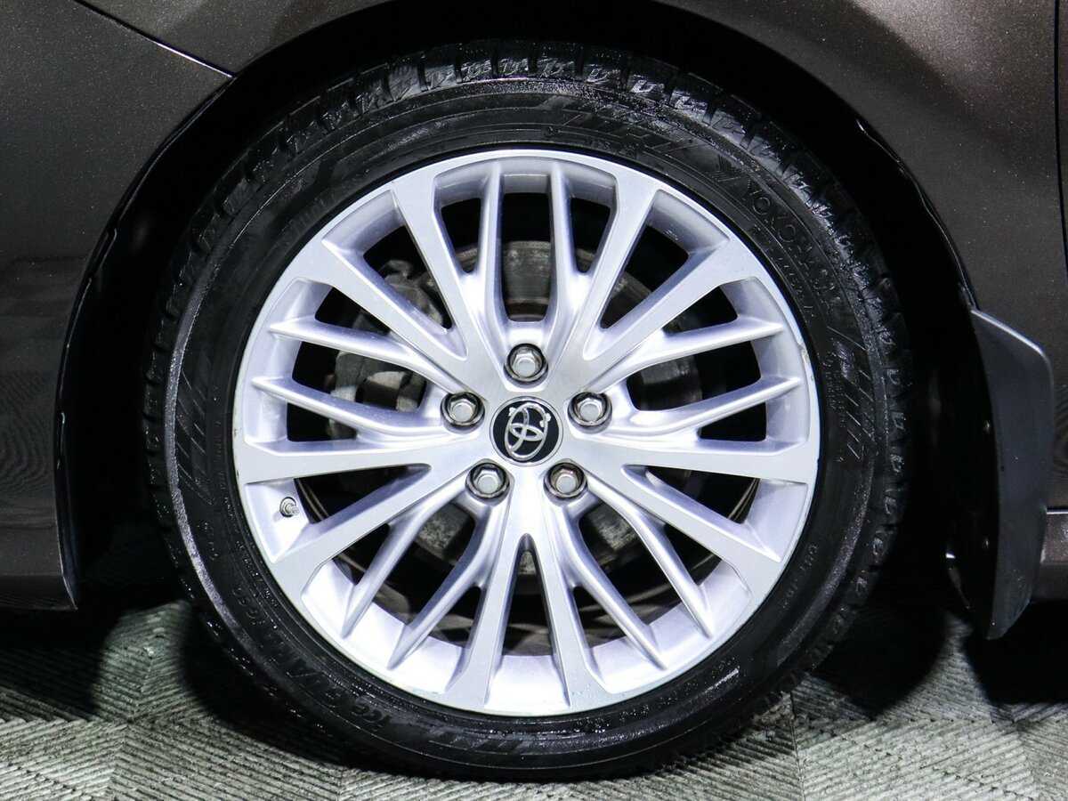 Toyota Camry с пробегом — 2018 год. Фото: #11