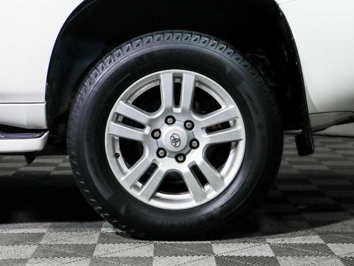 Toyota Land Cruiser Prado с пробегом — 2010 год. Фото: #11