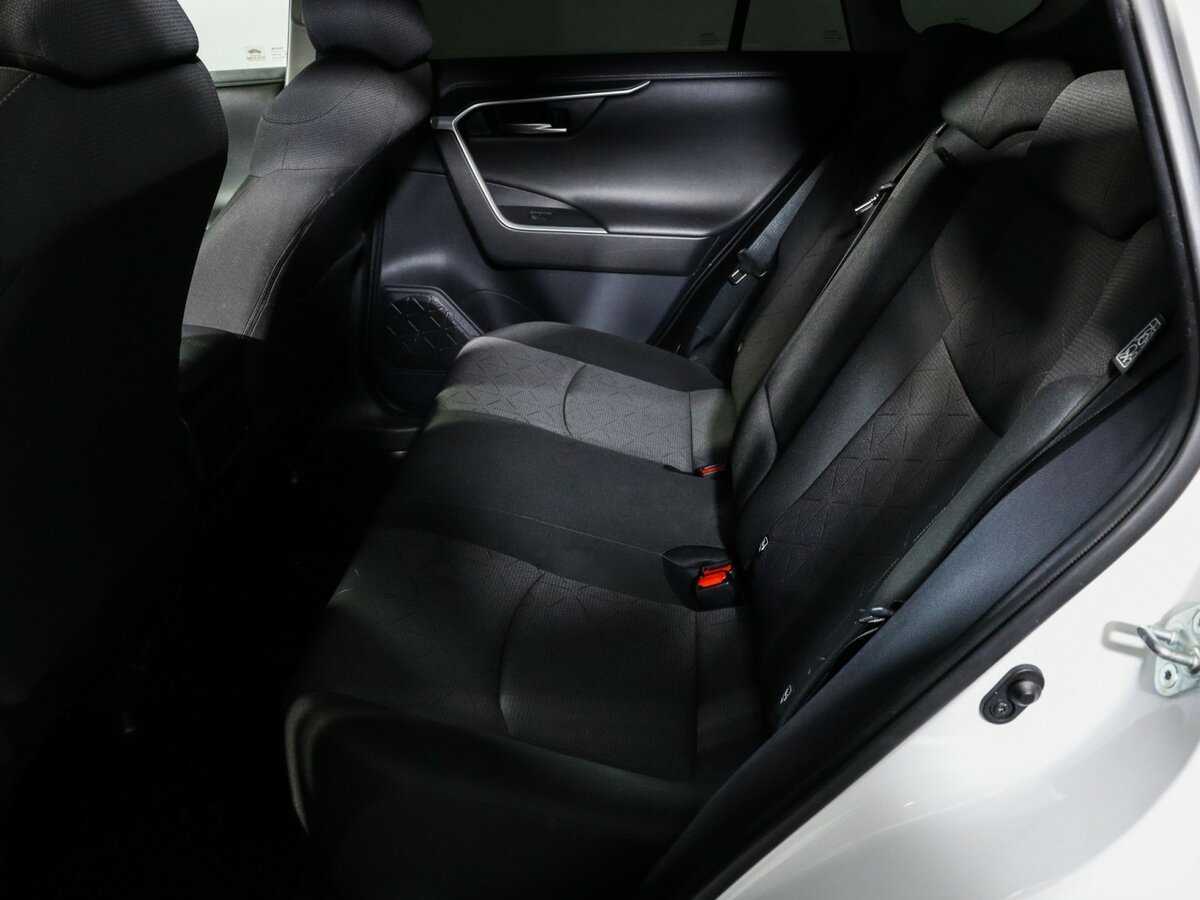 Toyota RAV4 с пробегом — 2020 год. Фото: #9