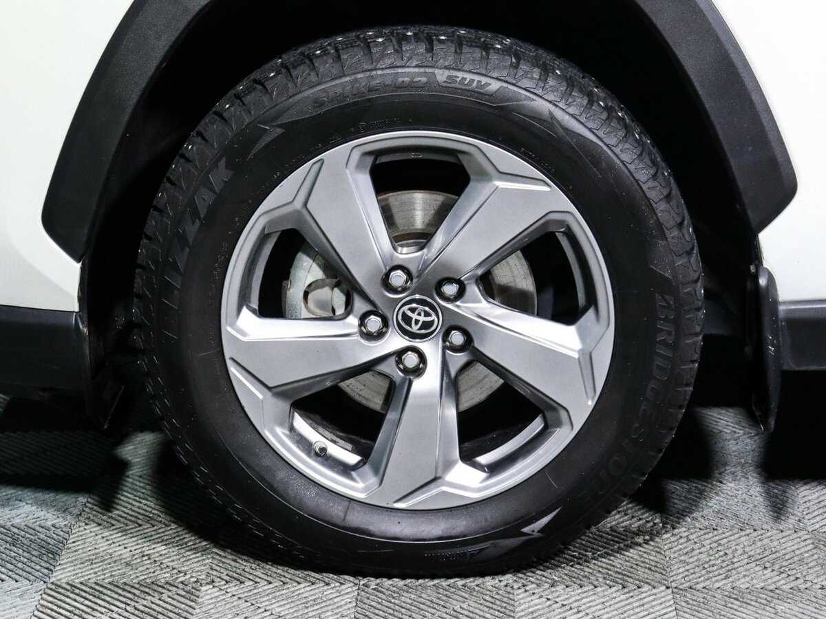 Toyota RAV4 с пробегом — 2020 год. Фото: #14