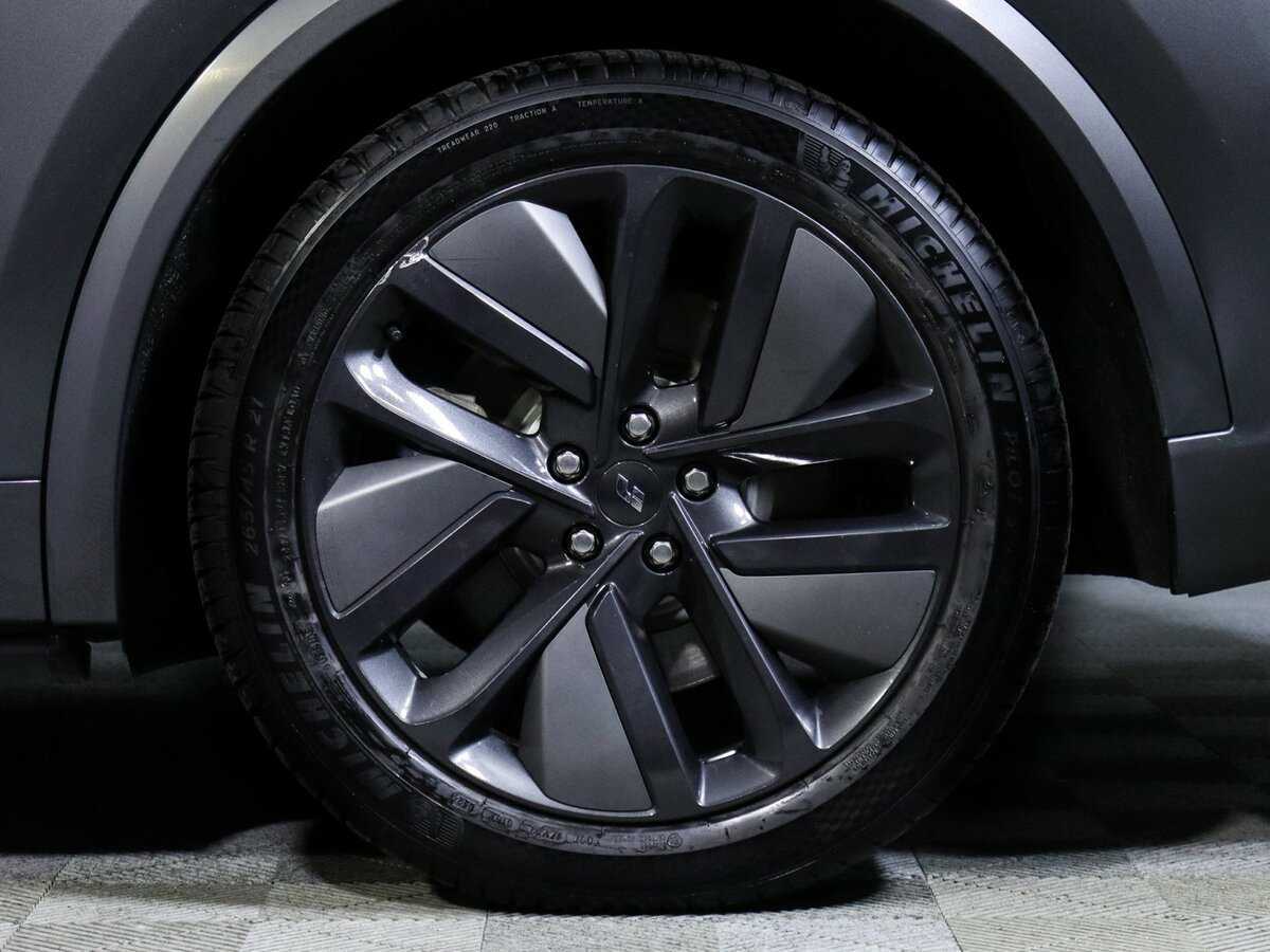 LiXiang L9 с пробегом — 2024 год. Фото: #11