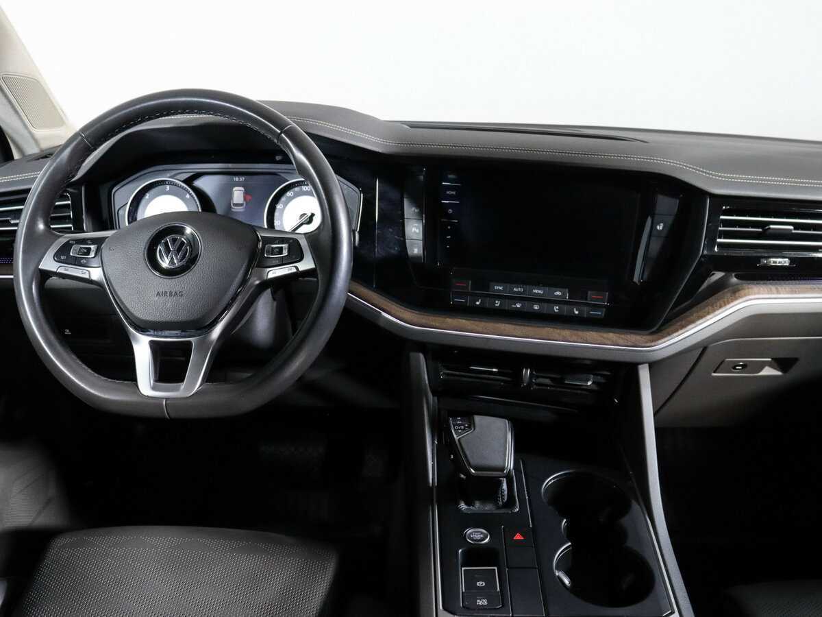 Volkswagen Touareg с пробегом — 2020 год. Фото: #8