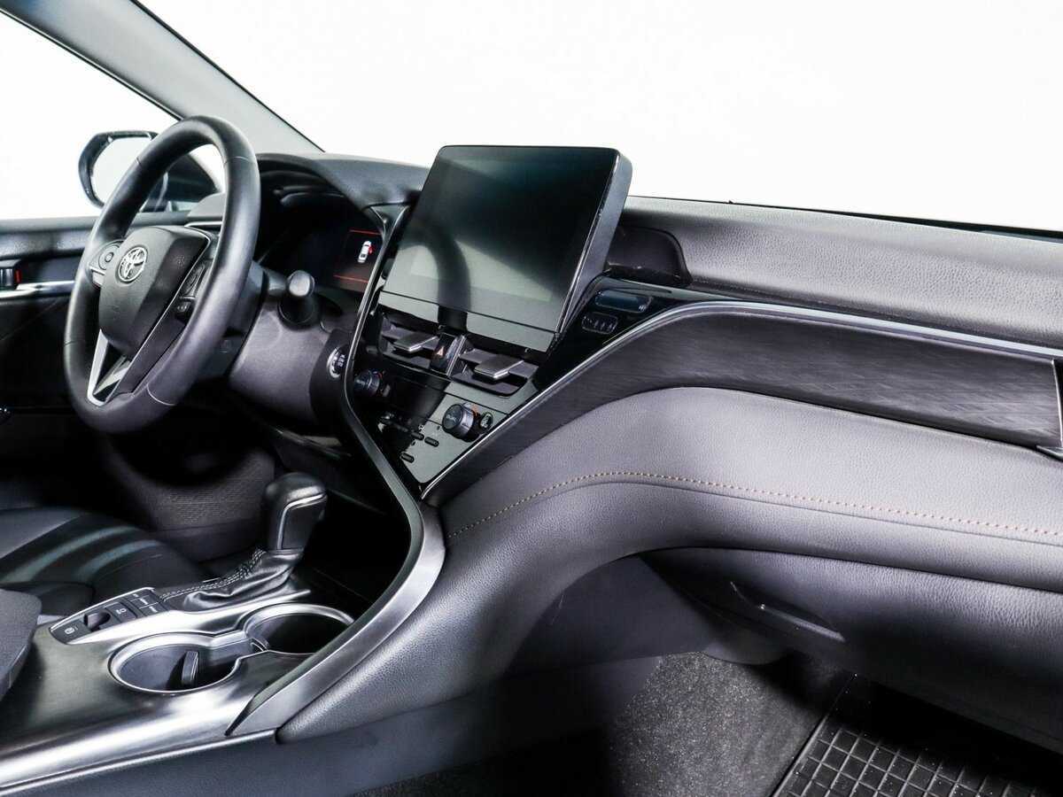 Toyota Camry с пробегом — 2023 год. Фото: #8