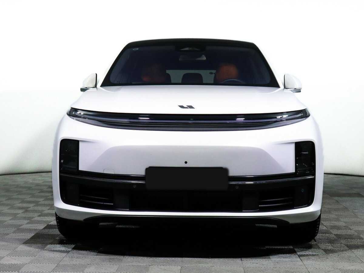 LiXiang L7 с пробегом — 2024 год. Фото: #1