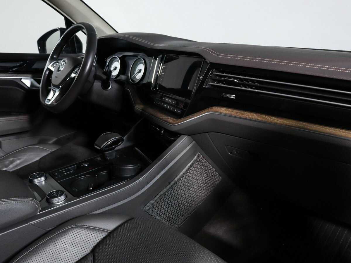 Volkswagen Touareg с пробегом — 2018 год. Фото: #8