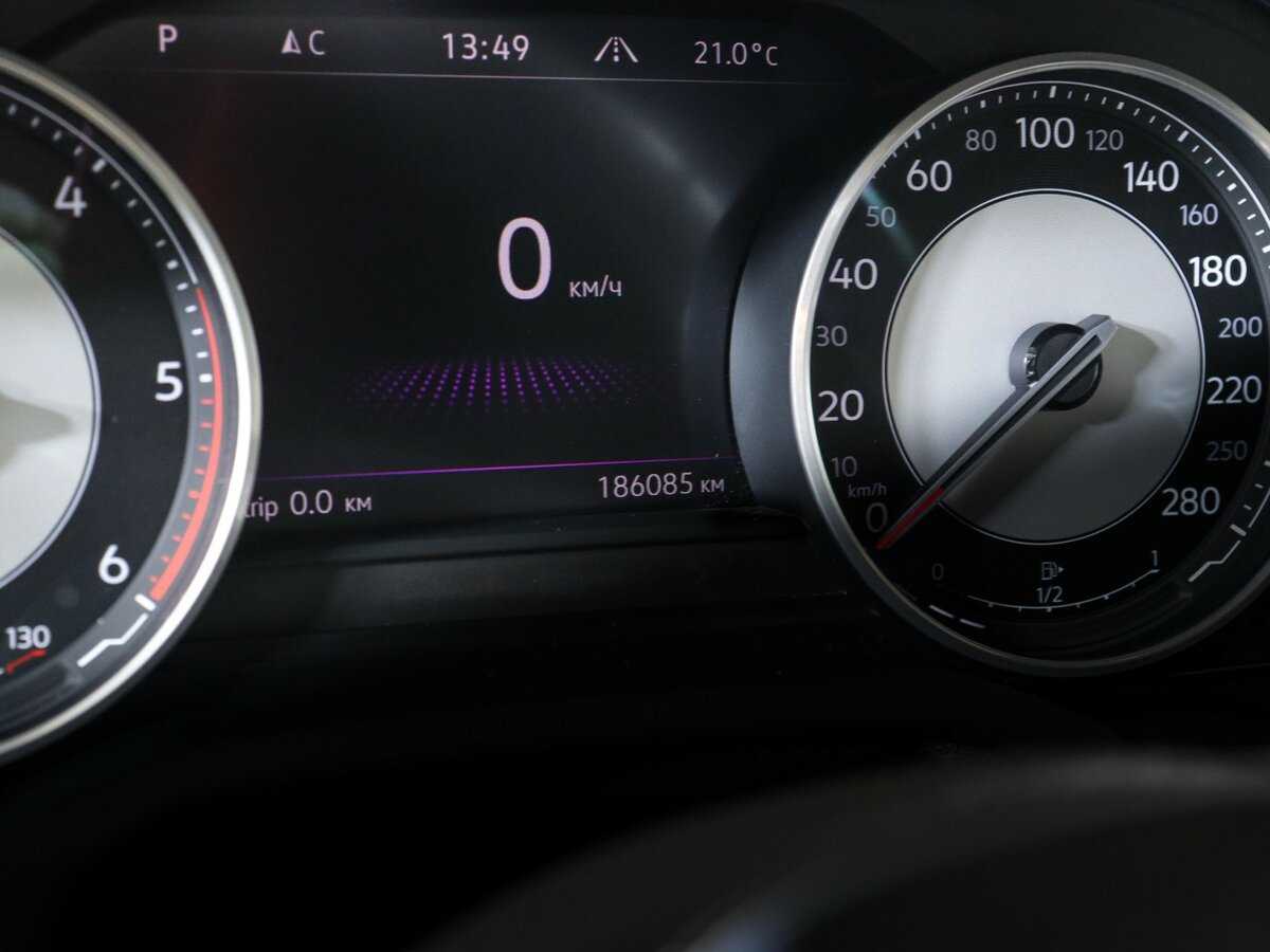 Volkswagen Touareg с пробегом — 2018 год. Фото: #10