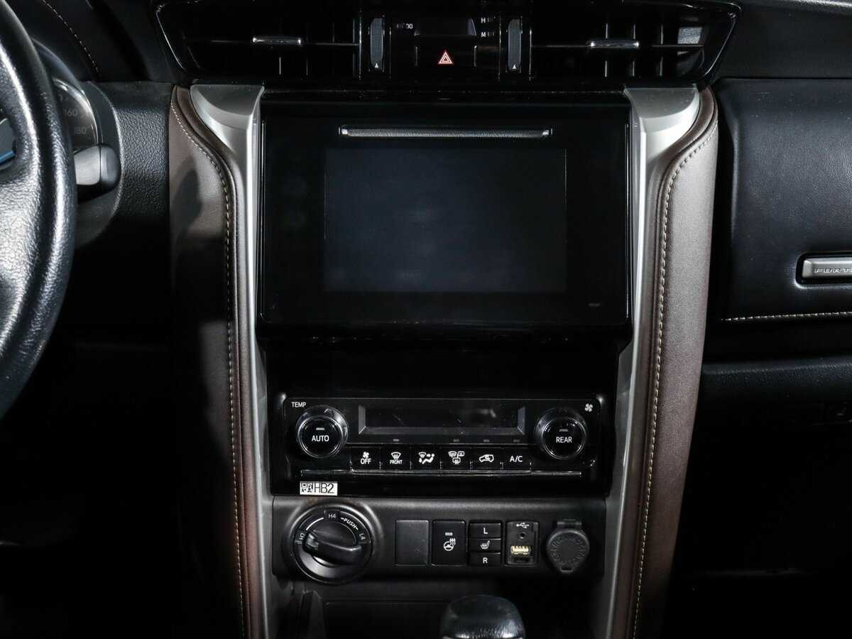 Toyota Fortuner с пробегом — 2019 год. Фото: #9
