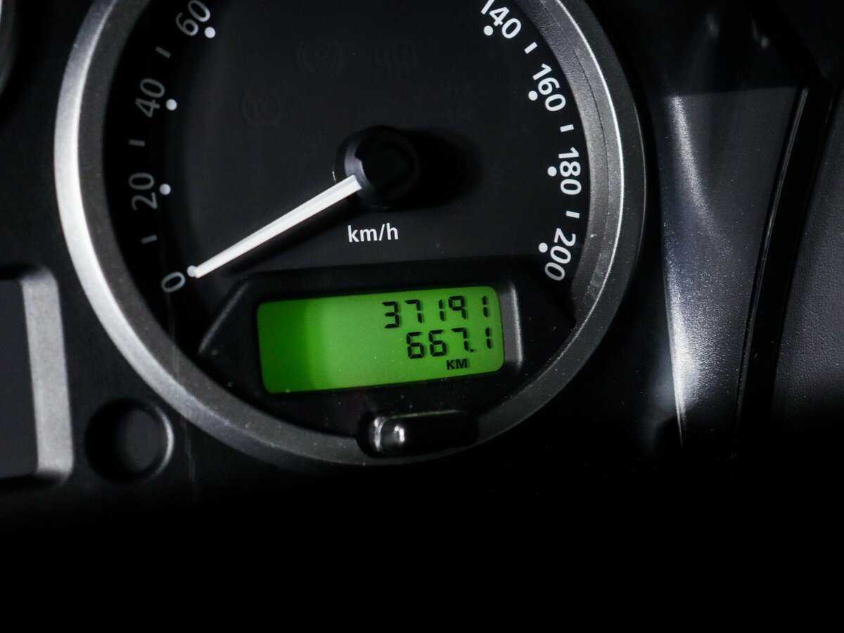 Land Rover Defender с пробегом — 2013 год. Фото: #10