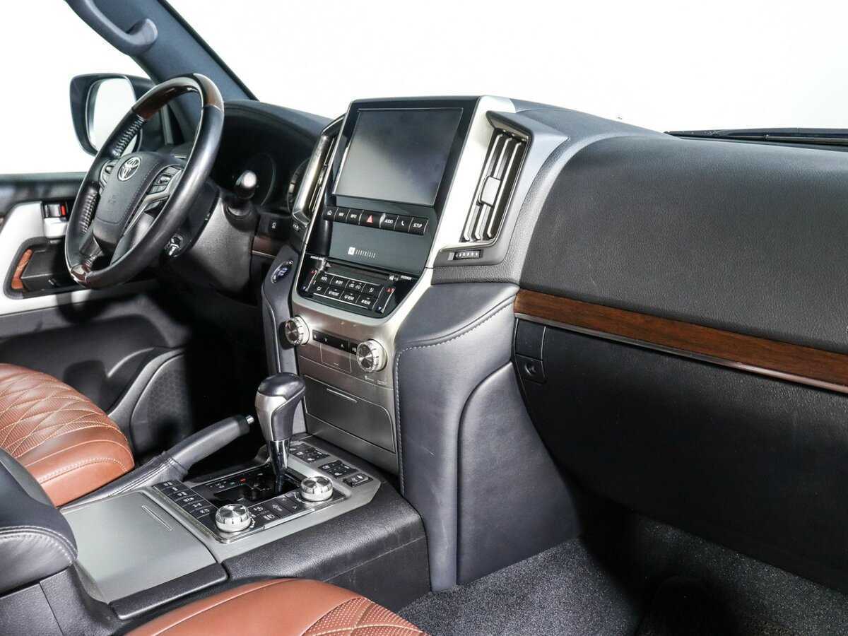 Toyota Land Cruiser с пробегом — 2018 год. Фото: #4