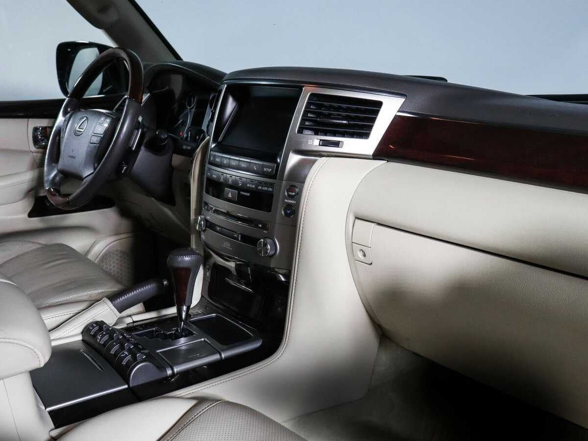 Lexus LX с пробегом — 2012 год. Фото: #8