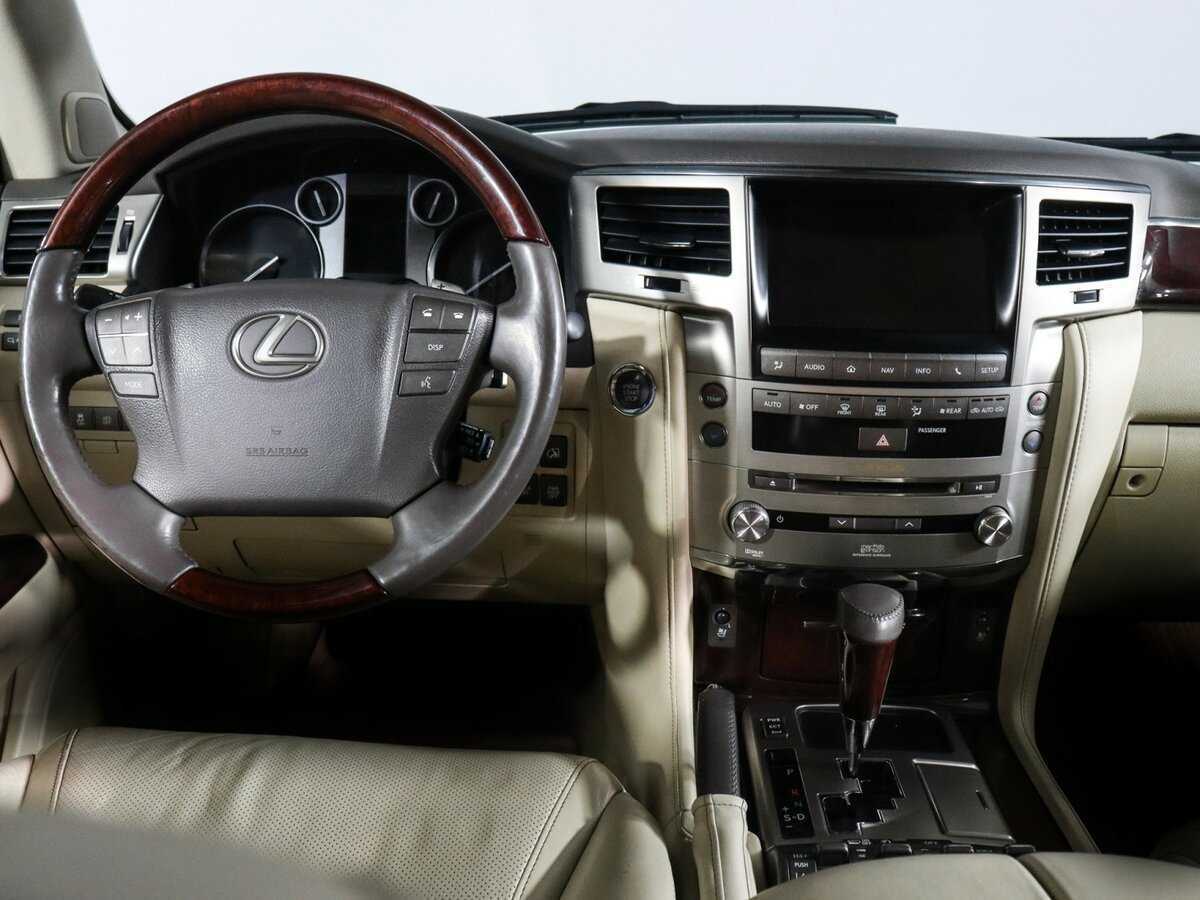 Lexus LX с пробегом — 2012 год. Фото: #11