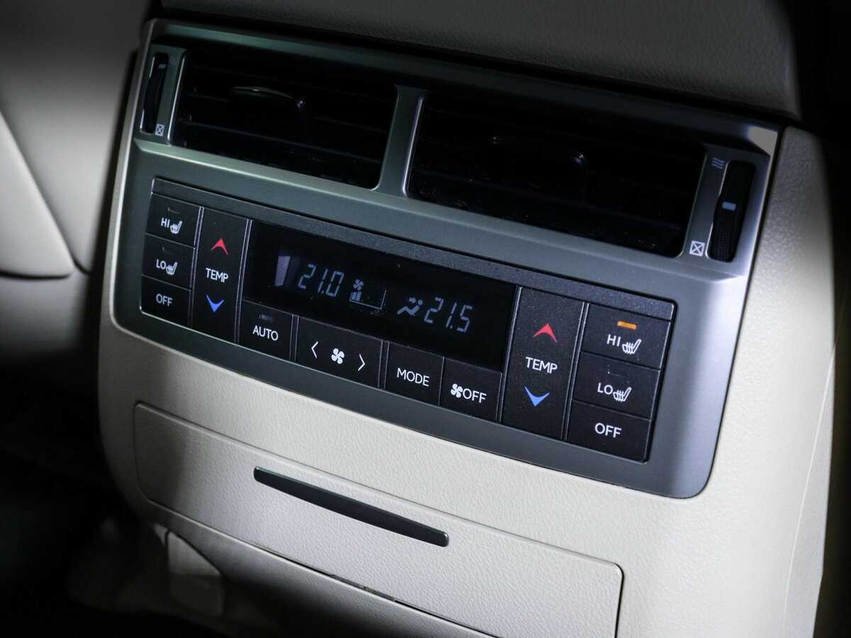 Lexus LX с пробегом — 2012 год. Фото: #16