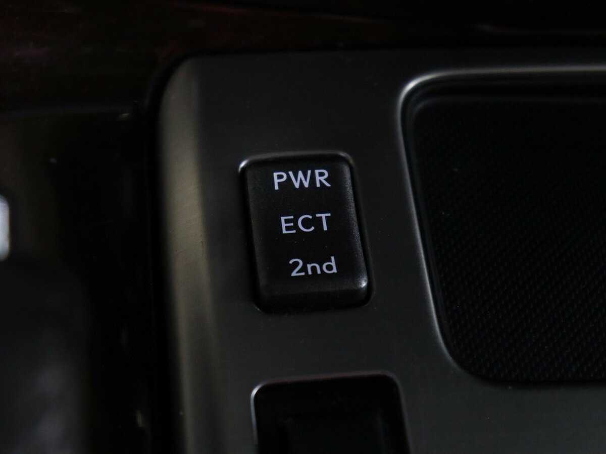 Lexus LX с пробегом — 2012 год. Фото: #21