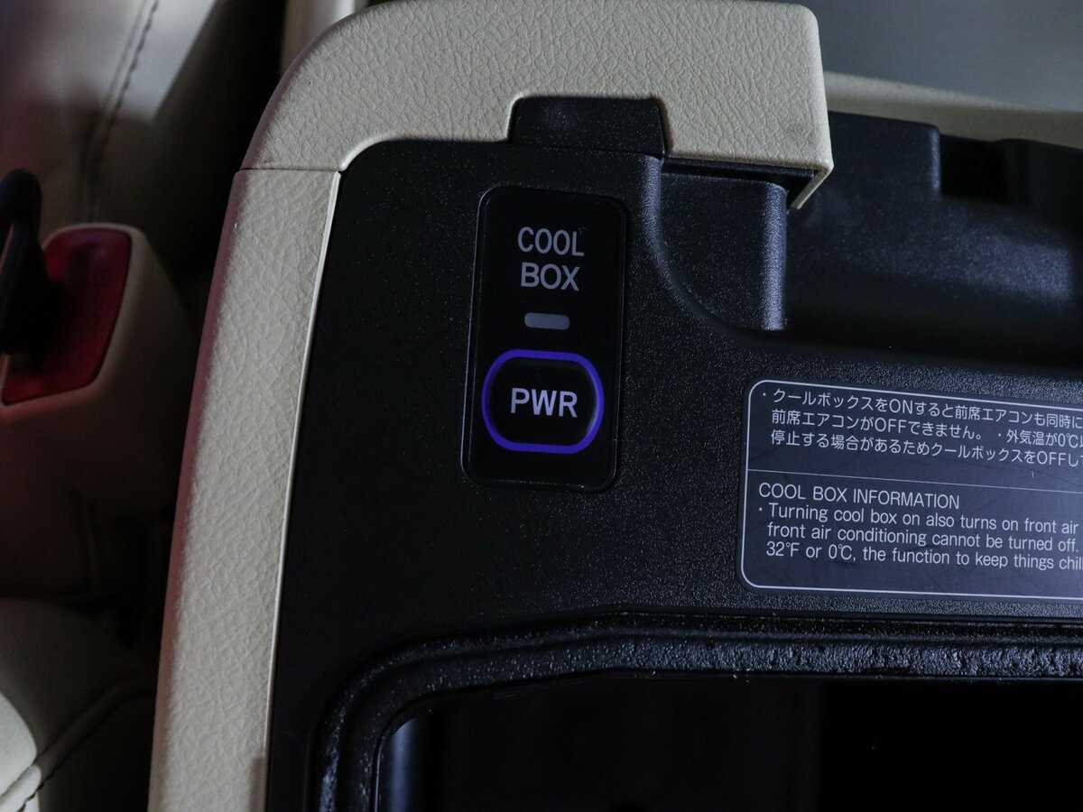 Lexus LX с пробегом — 2012 год. Фото: #23