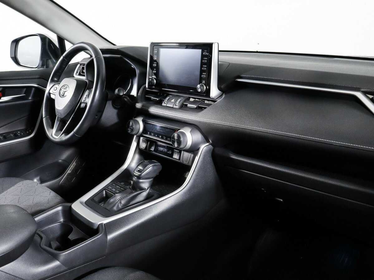 Toyota RAV4 с пробегом — 2020 год. Фото: #8