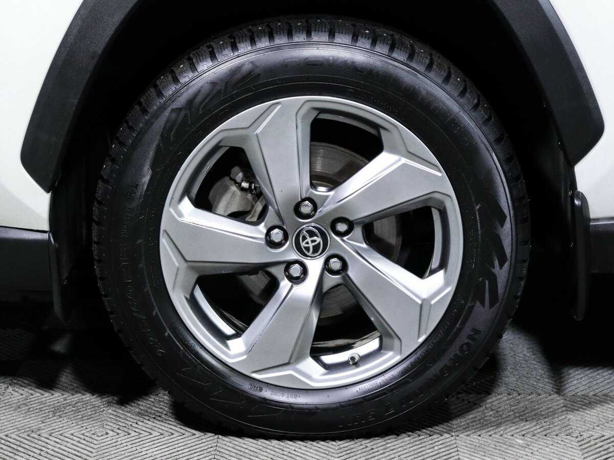 Toyota RAV4 с пробегом — 2020 год. Фото: #14