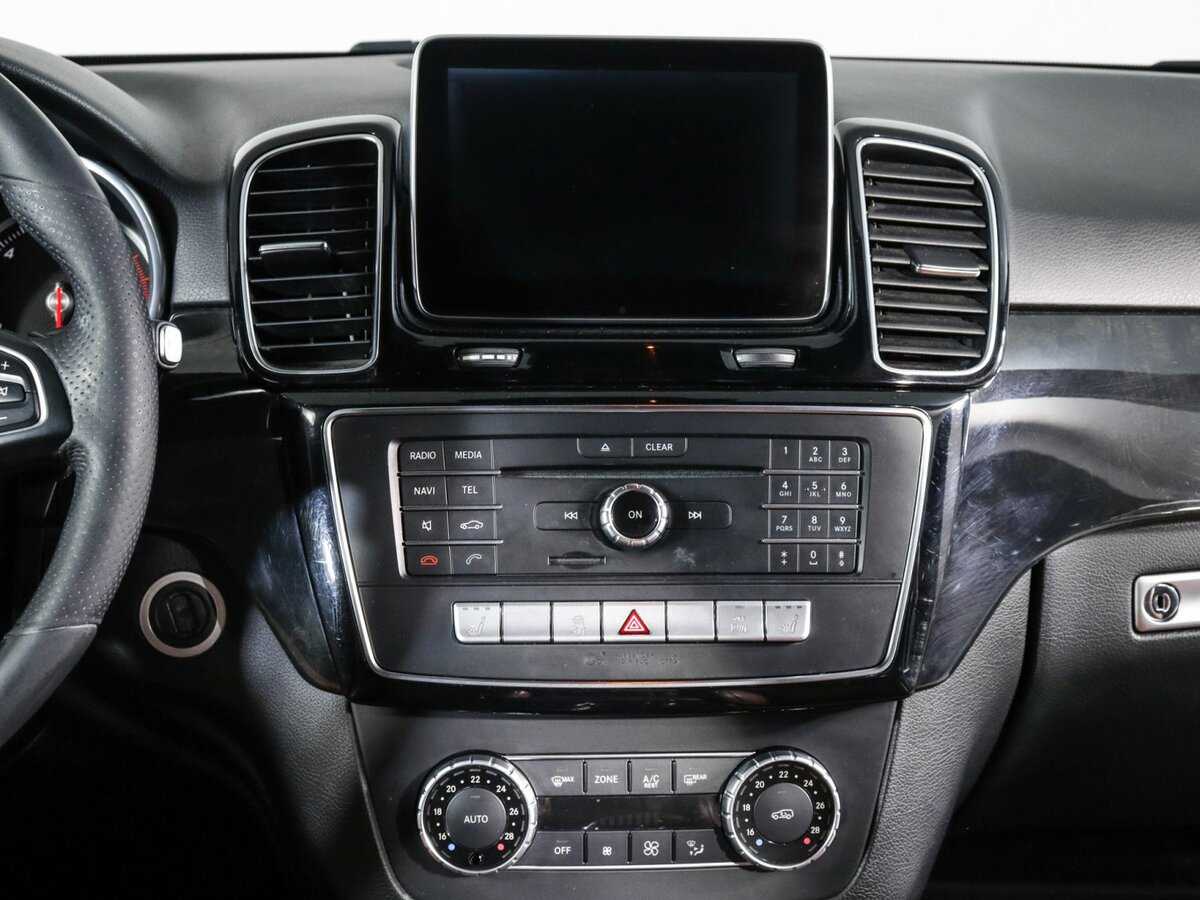 Mercedes-Benz GLE с пробегом — 2015 год. Фото: #10