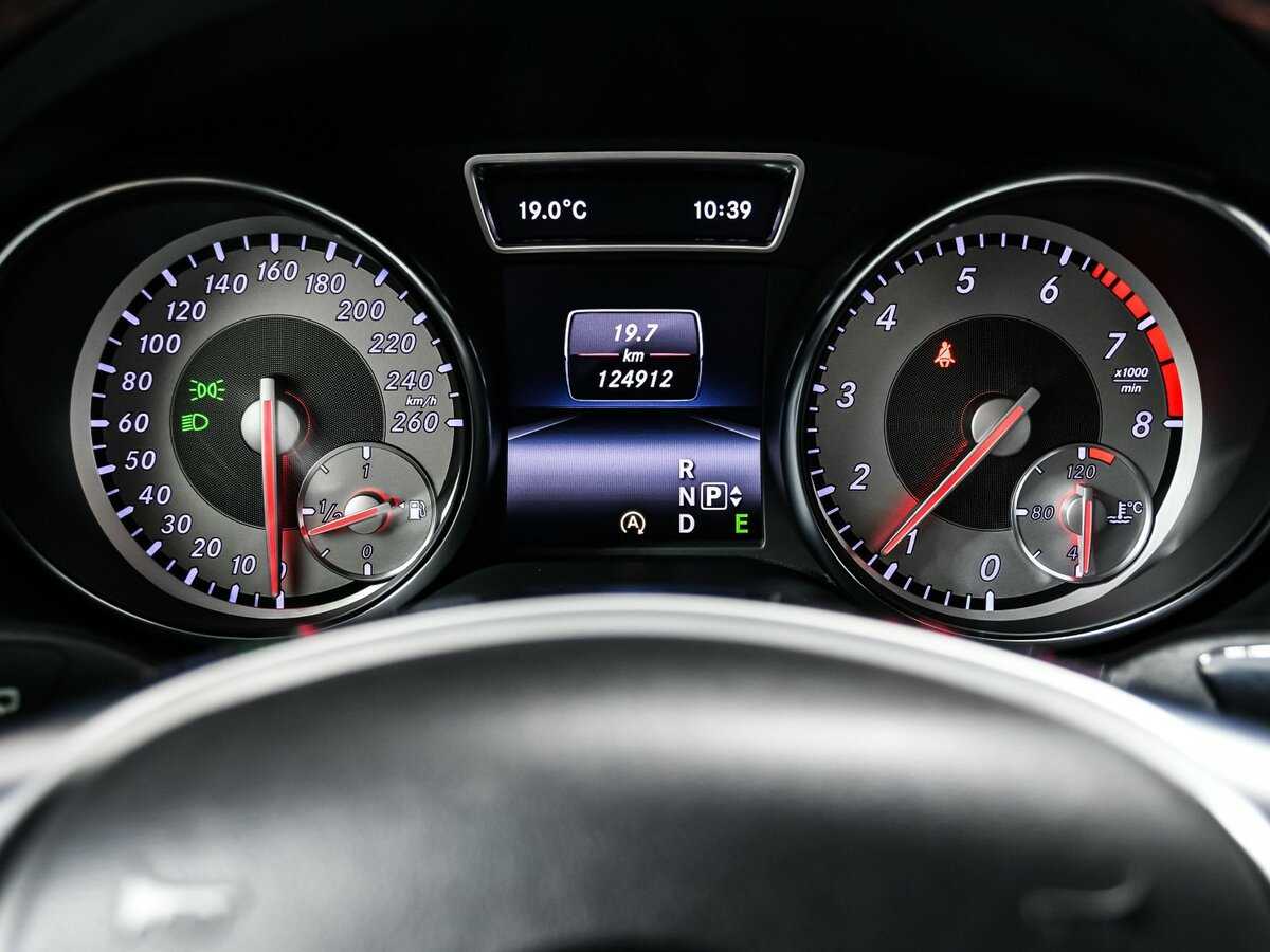 Mercedes-Benz GLA с пробегом — 2015 год. Фото: #9