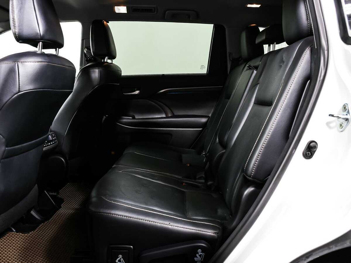 Toyota Highlander с пробегом — 2017 год. Фото: #11