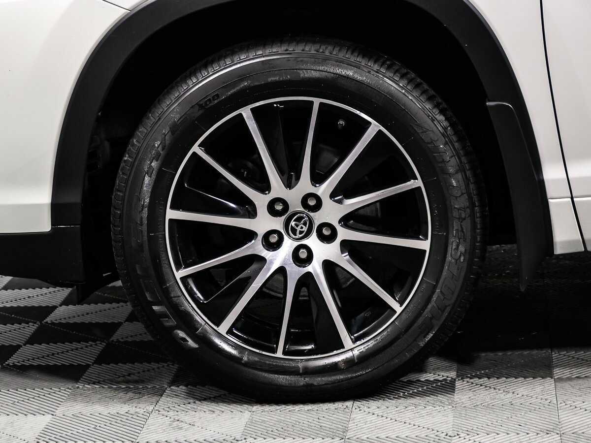 Toyota Highlander с пробегом — 2017 год. Фото: #12