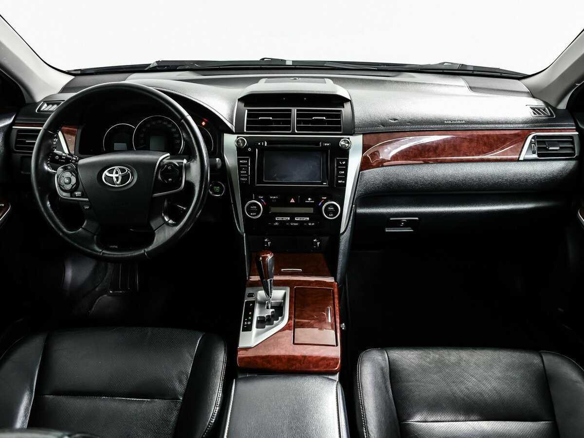 Toyota Camry с пробегом — 2014 год. Фото: #10