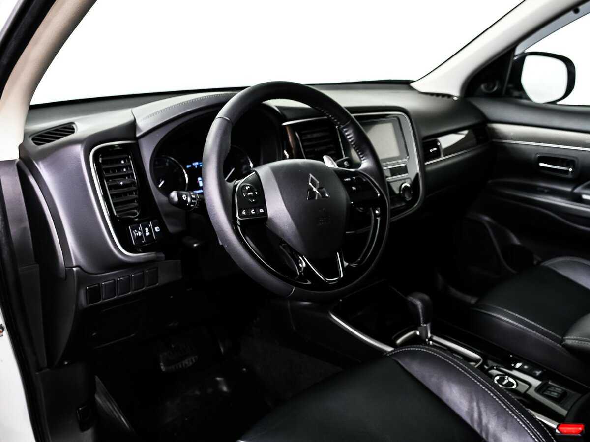 Mitsubishi Outlander с пробегом — 2019 год. Фото: #11