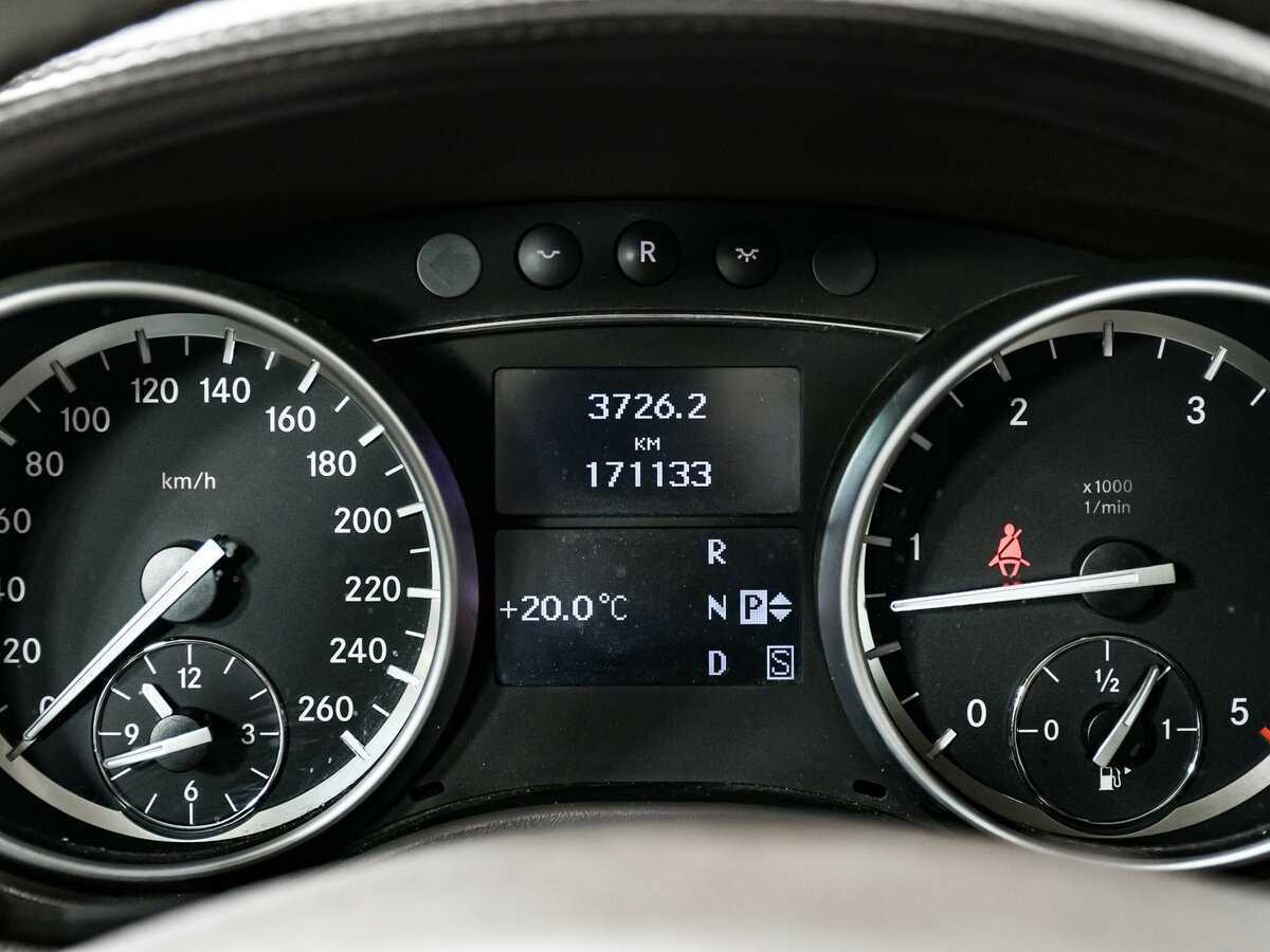 Mercedes-Benz GL-Класс с пробегом — 2012 год. Фото: #9