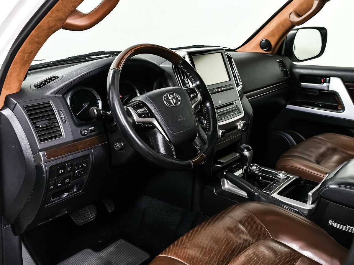 Toyota Land Cruiser с пробегом — 2016 год. Фото: #11
