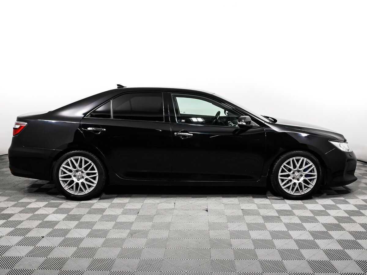 Toyota Camry с пробегом — 2017 год. Фото: #3