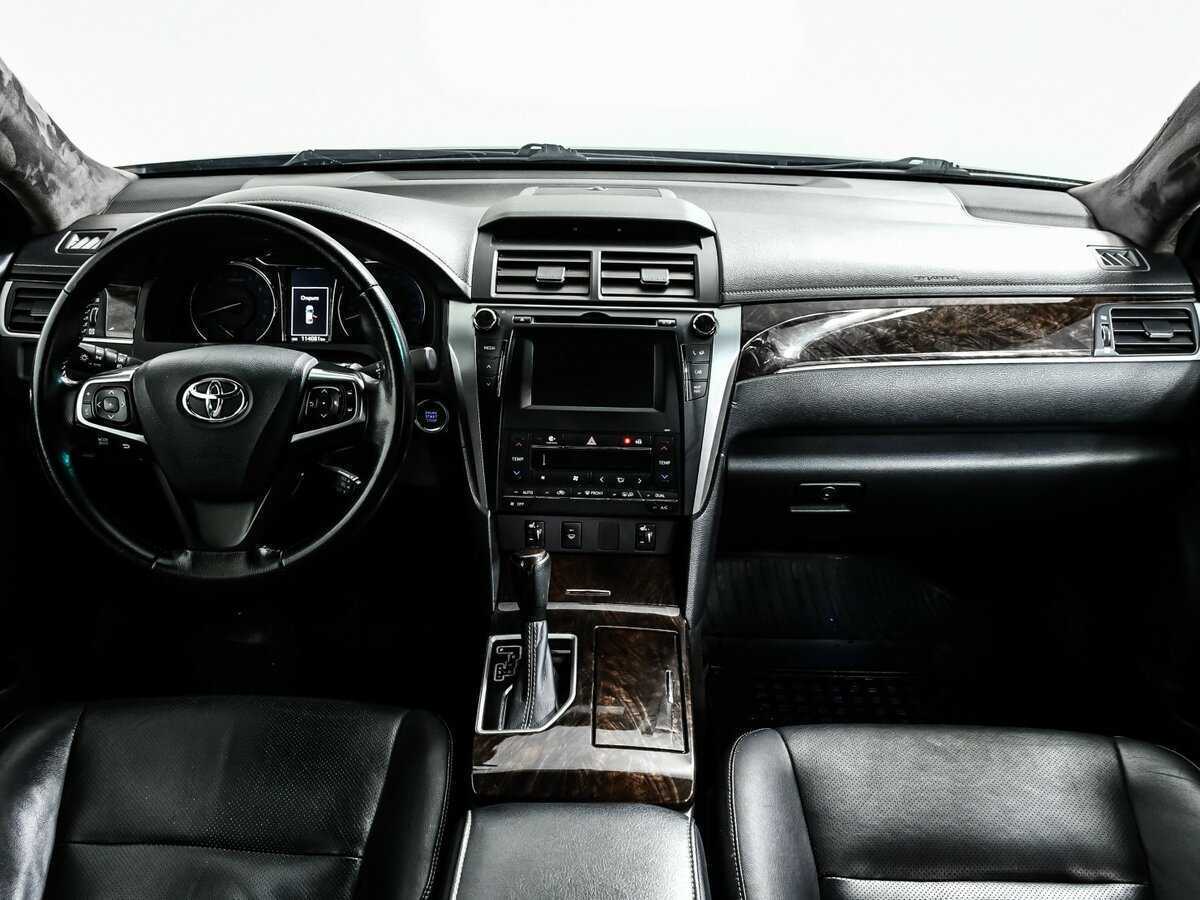 Toyota Camry с пробегом — 2017 год. Фото: #10