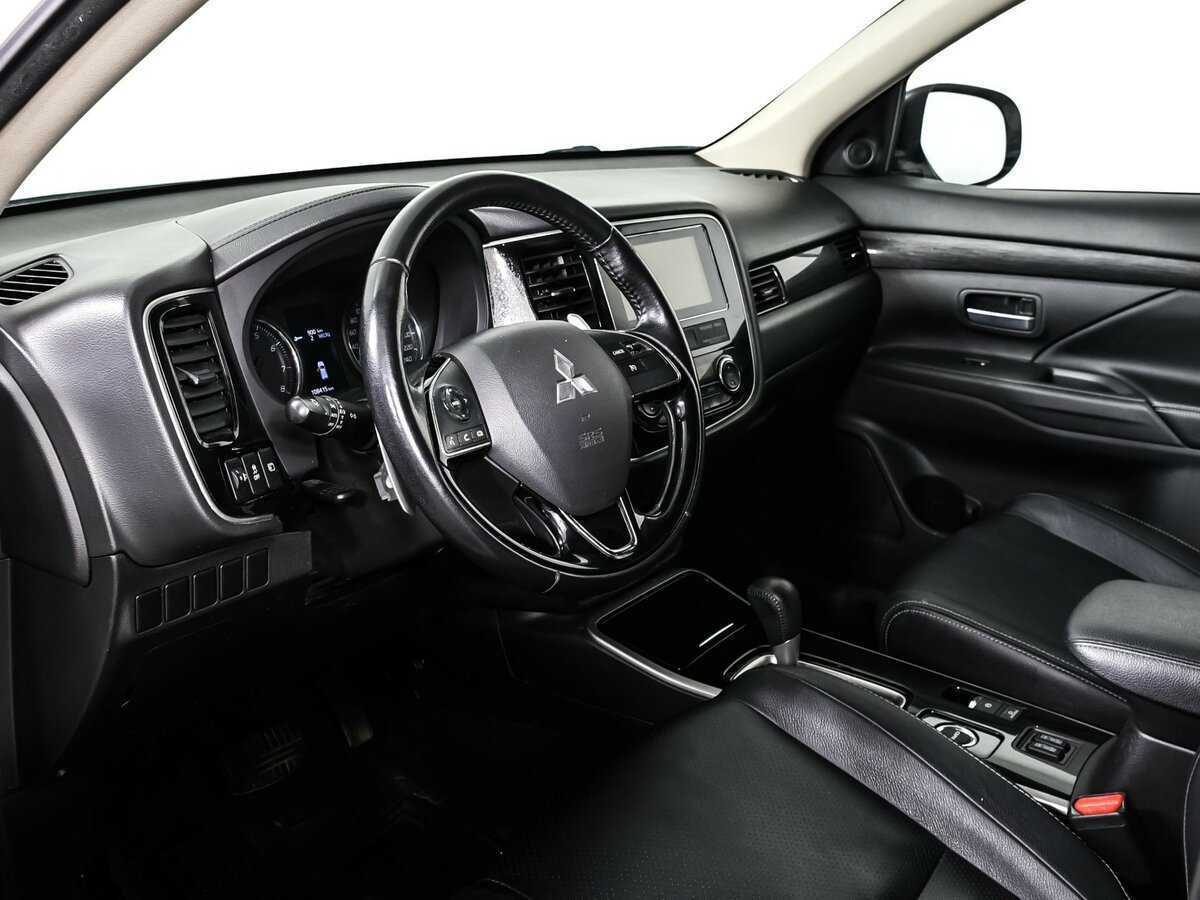 Mitsubishi Outlander с пробегом — 2017 год. Фото: #11