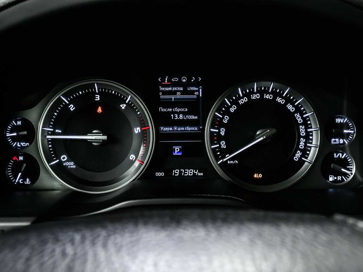 Toyota Land Cruiser с пробегом — 2015 год. Фото: #9