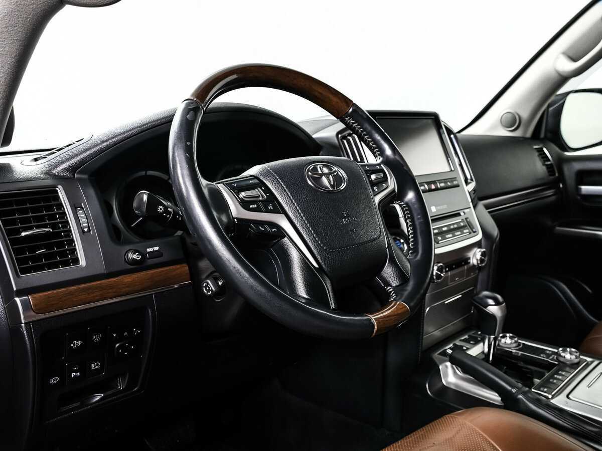 Toyota Land Cruiser с пробегом — 2015 год. Фото: #11