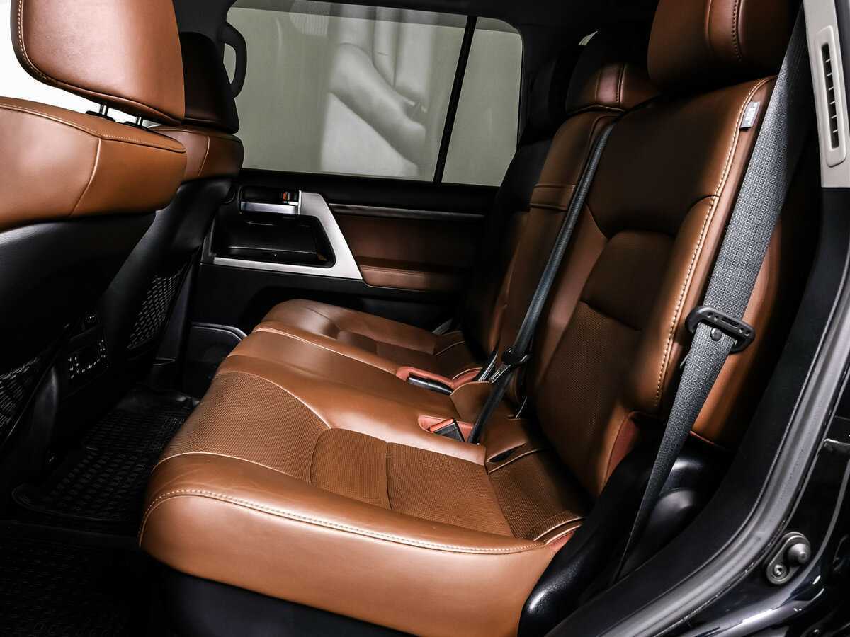 Toyota Land Cruiser с пробегом — 2015 год. Фото: #12