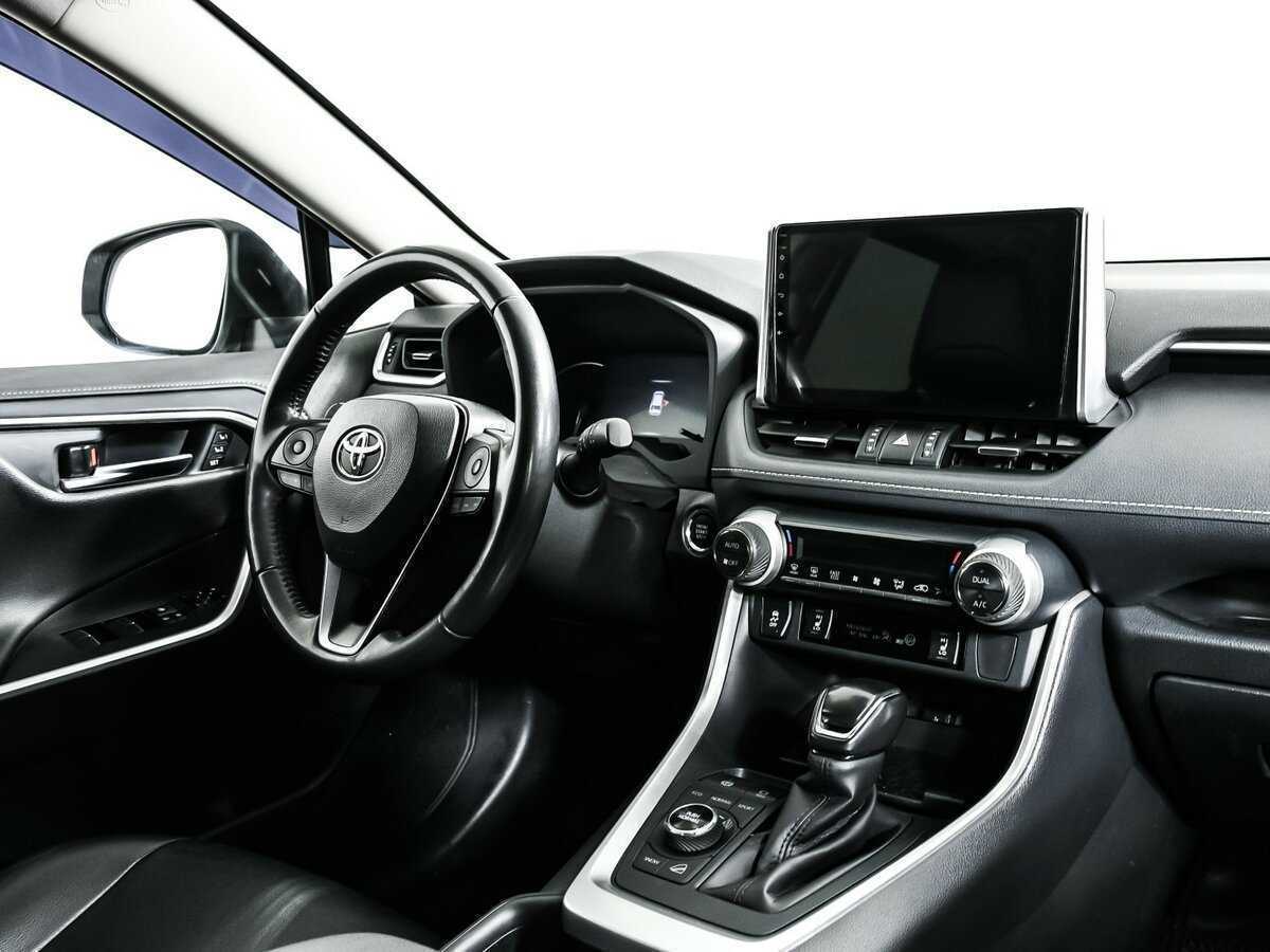 Toyota RAV4 с пробегом — 2021 год. Фото: #8